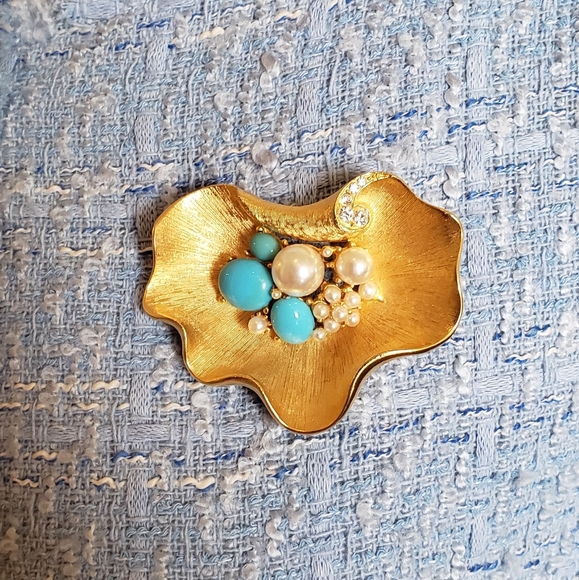 Seashell Brooch & Pendant - Picture 1 of 5